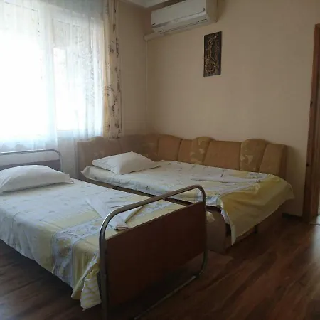 House Ogledalovi Pomorie