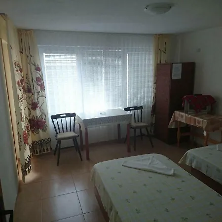 House Ogledalovi Pomorie