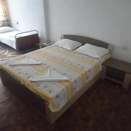 House Ogledalovi Vendégház